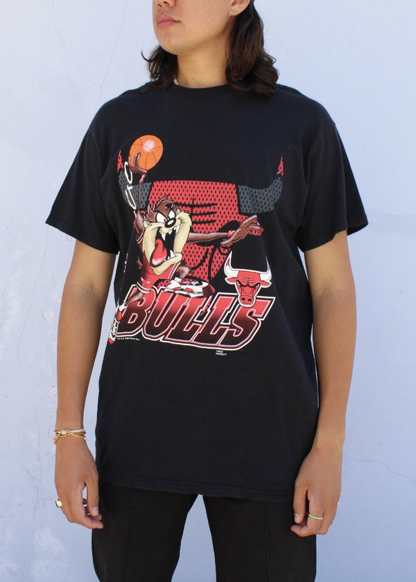 Vintage Taz & Chicago Bulls Tee T0365 - Recycled.Clothing